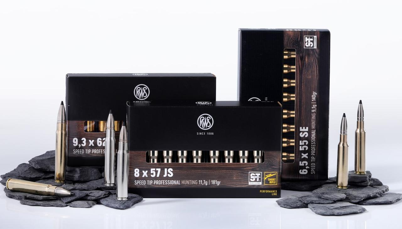 Abbildung dreier Verpackungen der Munitionsfamilie SPEED TIP PROFESSIONAL in den Kalibern 9,3x62, 6,5 x 55 SE und 8 x 57 JS Short Rifle 