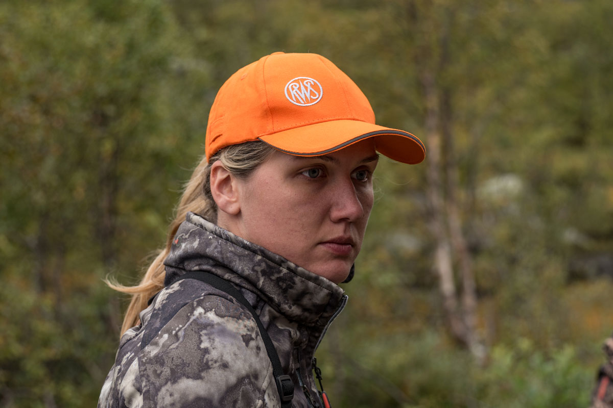 Huntress with an orange RWS cap